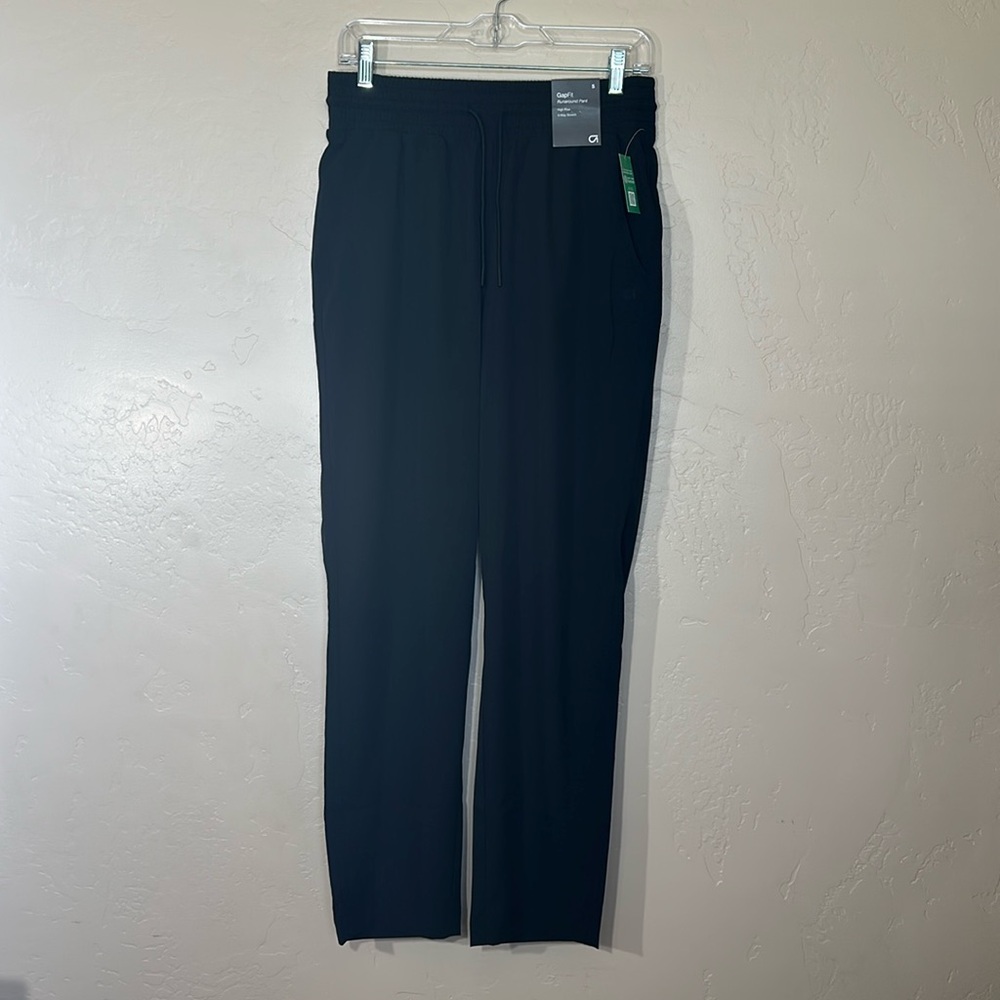 New with tag - Gap run around pant - high rise 4 way stretch - size small